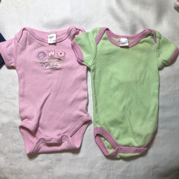 Girl’s 0-3M Mixed Onesie Bundle - Picture 7 of 13
